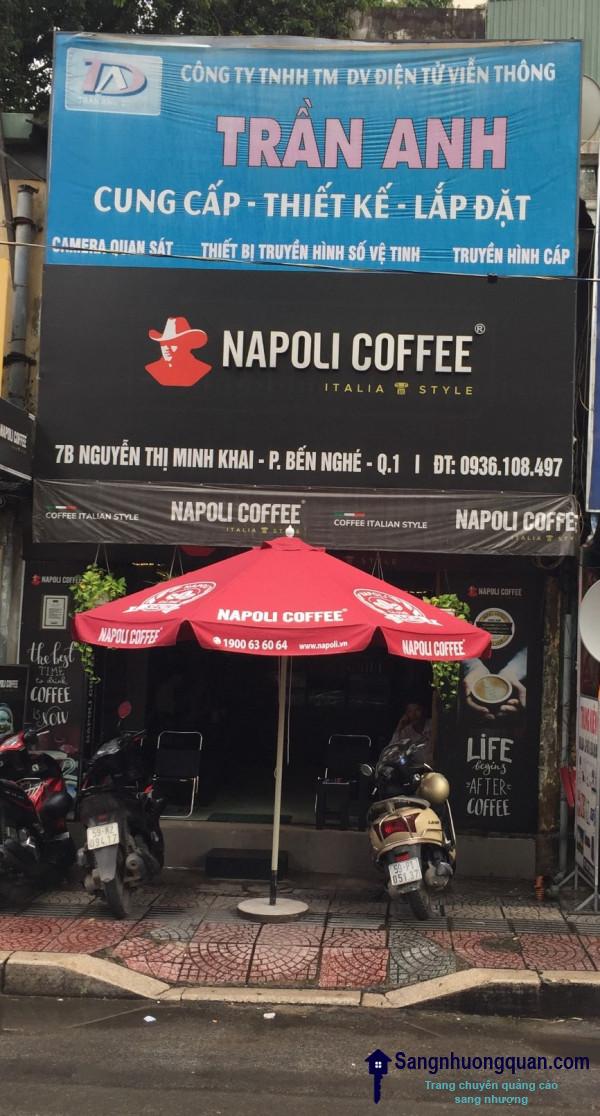 Sang nhanh quán cafe nhượng quyền Napoli nằm mặt tiền đường Nguyễn Thị Minh Khai, quận 1.