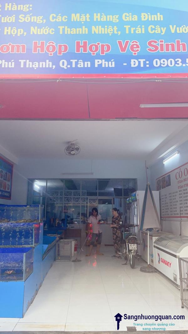 Sang nhượng cửa hàng hải sản nằm mặt tiền đường Bình Long, phường Phú Thạnh, quận Tân Phú.