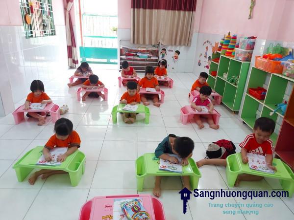 Sang trường mầm non nằm ngay ngã tư Nguyễn Oanh và Phan văn Trị, quận Gò Vấp.