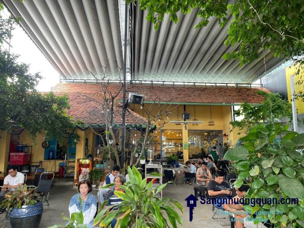 Sang Nhượng Quán Cafe Ở Trung Tâm Quận Tân Phú