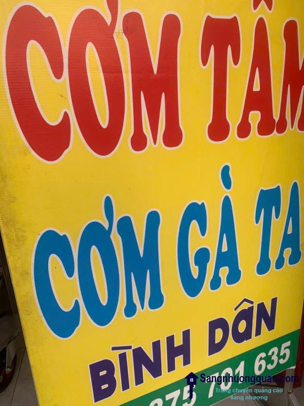 Sang quán cơm