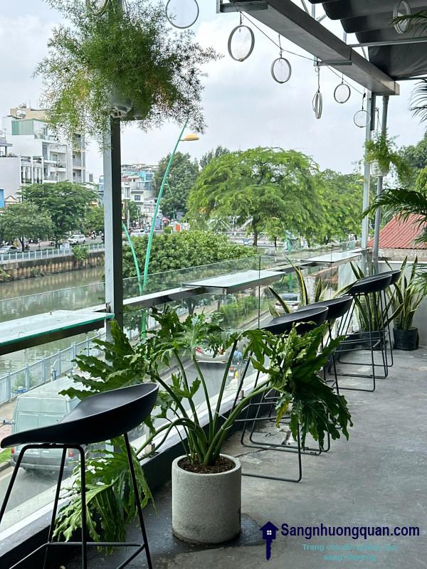 Sang quán cafe