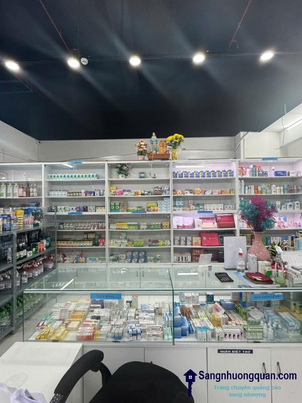 Sang nhà thuốc tây