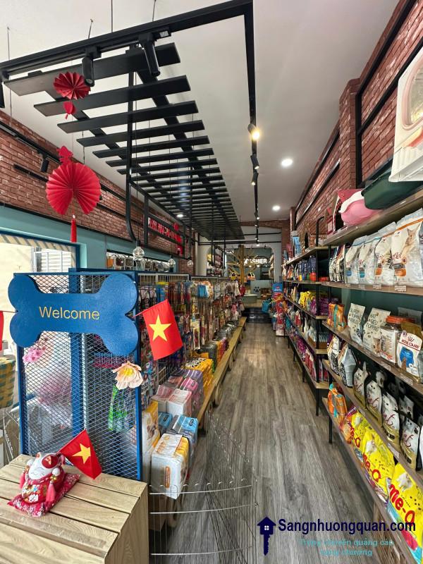 Sang cửa hàng thú nuôi