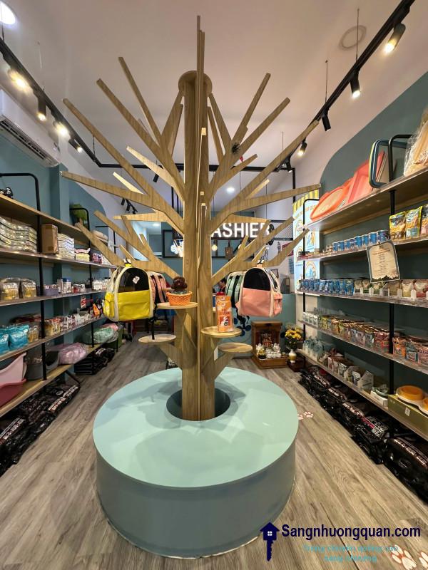 Sang cửa hàng thú nuôi