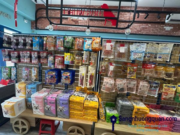 Sang cửa hàng thú nuôi