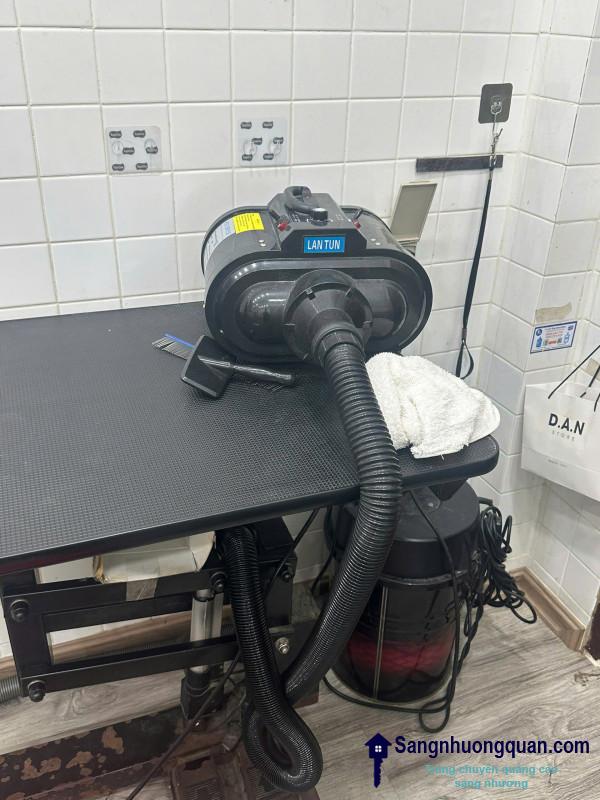 Sang cửa hàng thú nuôi