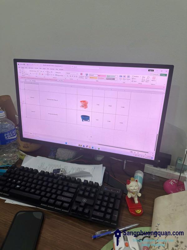 Sang cửa hàng thú nuôi