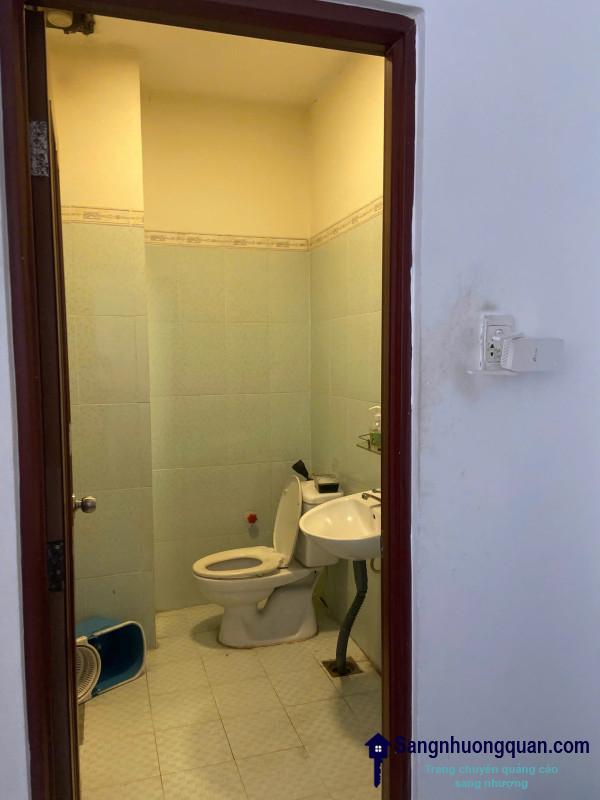 Sang cửa hàng thú nuôi