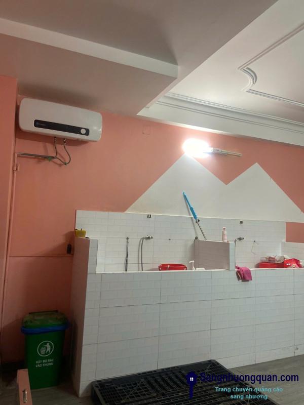 Sang cửa hàng thú nuôi