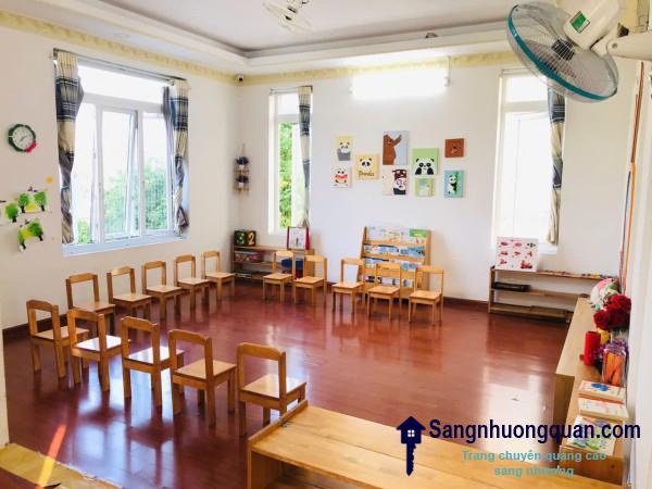 Sang trường mầm non