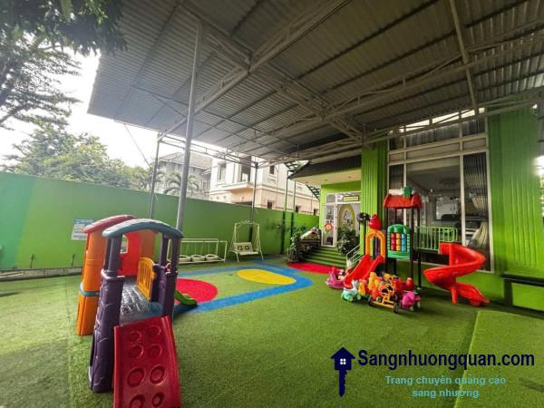 Sang trường mầm non