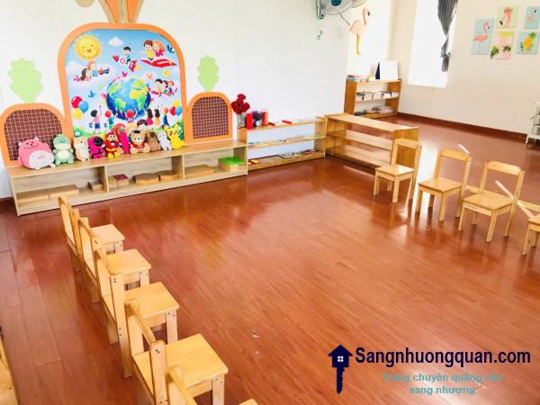 Sang trường mầm non